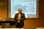 Dariusz Kuś prezentuje dane dotyczące Portu Lotniczego Wrocław