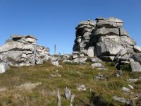 Ptasiniec (l) i Wysoczyniec na Wyszogórce od płd.