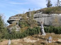 Marcha stoi równolegle do pn. krańca Wielkiego Rupu od zach. strony