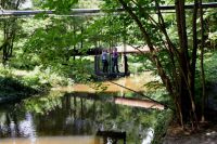 Samoobsługowa gondola nad rzeką