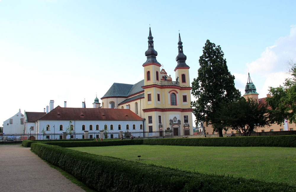 kosciol_klasztor_pijarow.jpg