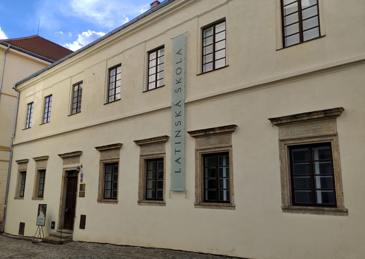 szkola_lacinska.jpg